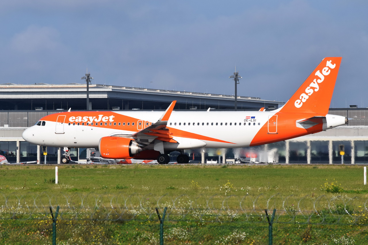 OE-LSI , easyJet Europe , Airbus A320-251N , 15.10.2022 , Berlin-Brandenburg  Willy Brandt  , BER , 