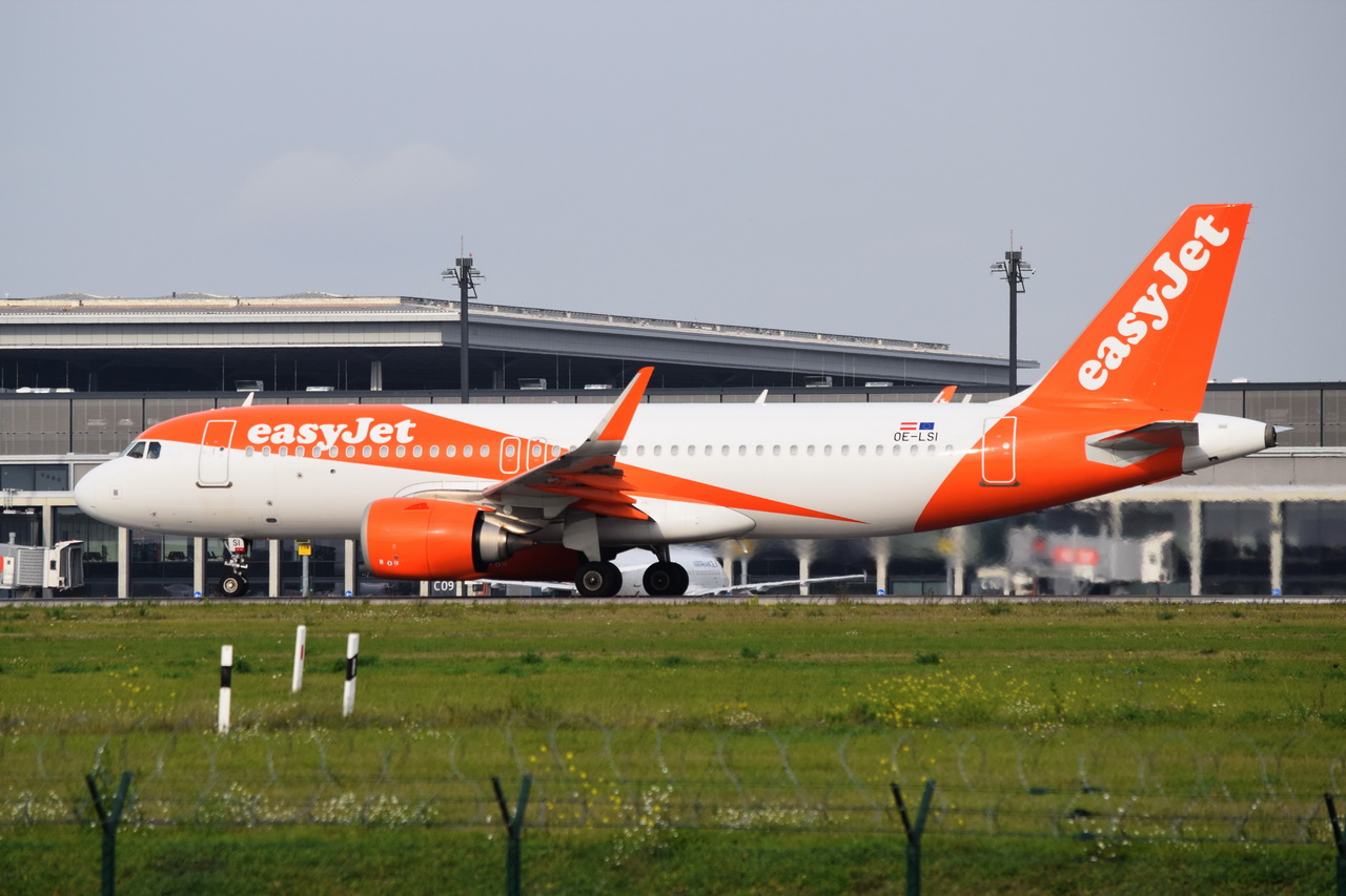 OE-LSI , easyJet Europe , Airbus A320-251N , 29.10.2022 , Berlin-Brandenburg  Willy Brandt  , BER , 