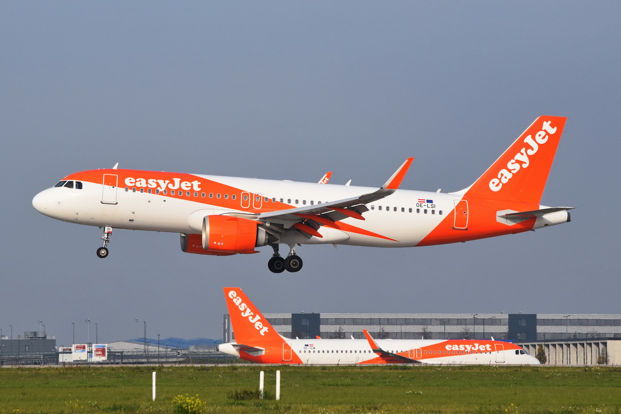 OE-LSI , easyJet Europe , Airbus A320-251N ,  Berlin-Brandenburg  Willy Brandt  , BER , 31.10.2022 ,