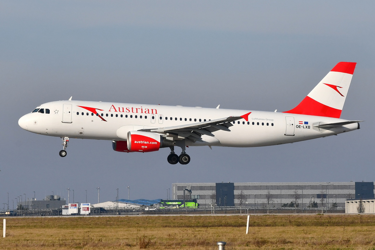OE-LXB , Austrian Airlines , Airbus A320-216 ,  04.02.2025 , Berlin-Brandenburg  Willy Brandt  , BER ,