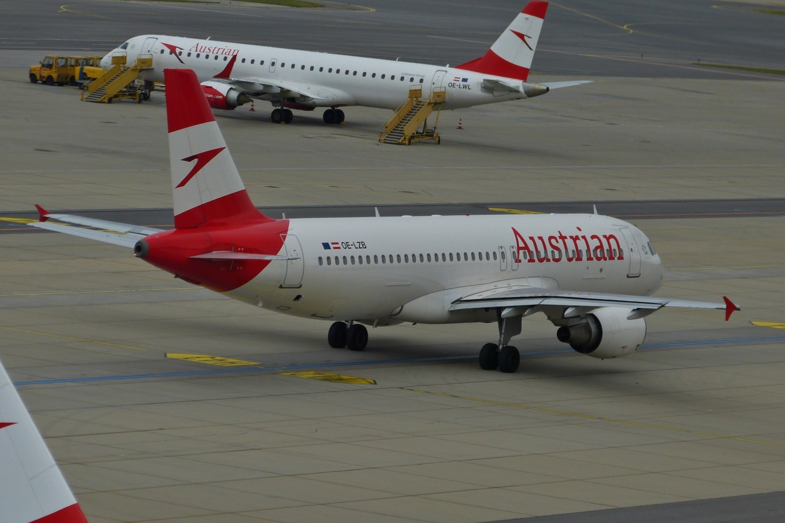 OE-LZB, Austrian Airlines, Airbus A320-214, Flughafen Wien. 04.06.2023