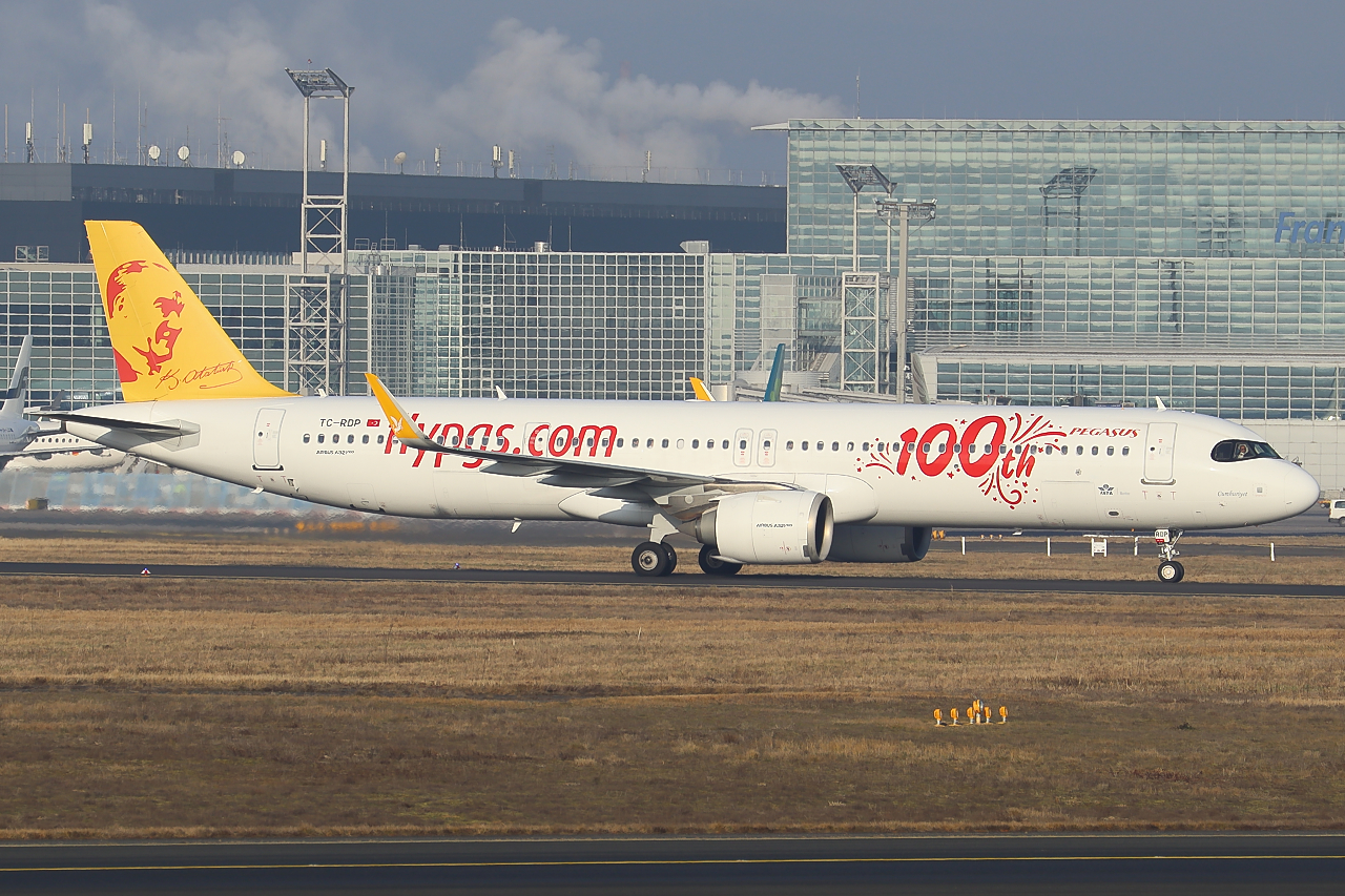 Pegasus Airlines Airbus A321-251NX TC-RDP rollt zum Gate in Frankfurt 22.1.2026
