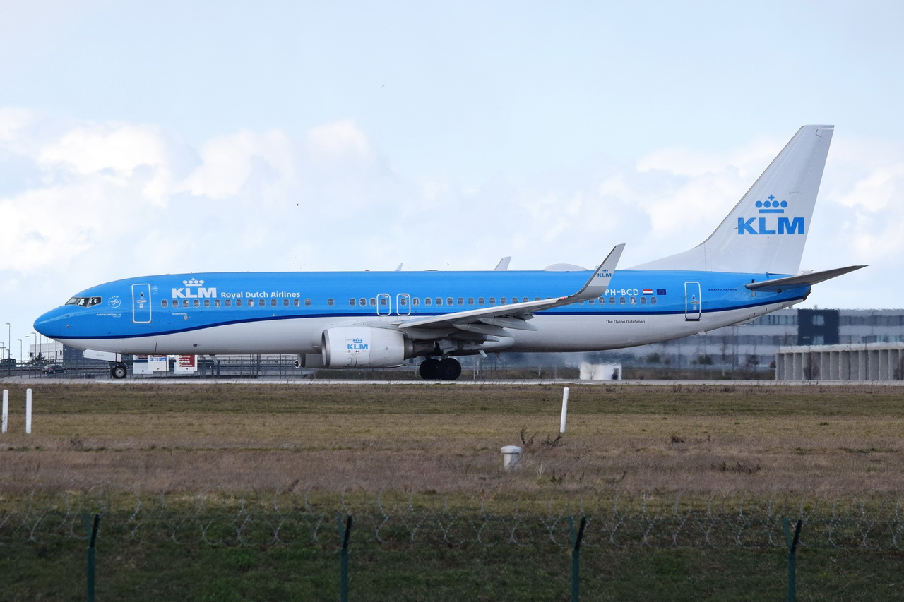 PH-BCD , KLM Royal Dutch Airlines , Boeing 737-8K2(WL) , Berlin-Brandenburg  Willy Brandt  , BER , 15.03.2023 ,