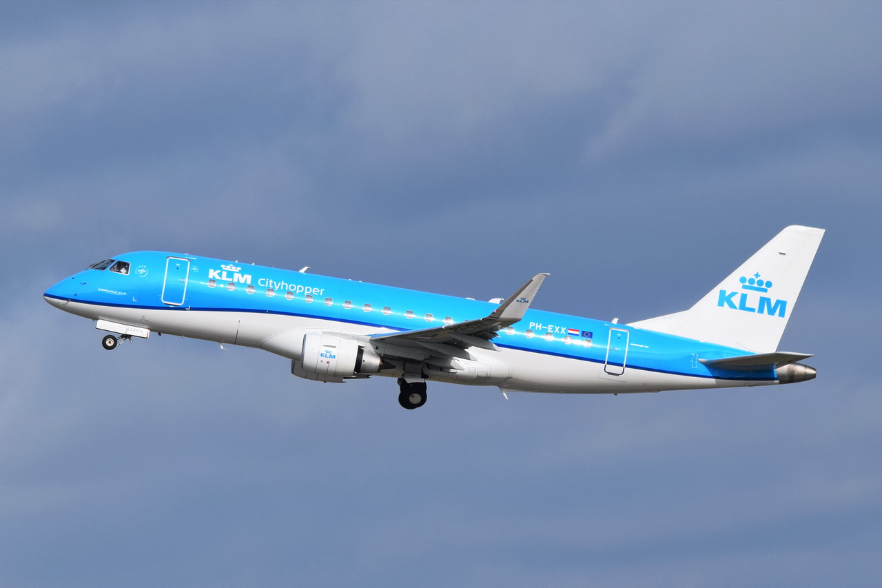PH-EXX , KLM Cityhopper , Embraer ERJ-175STD (ERJ-170-200) ,  04.10.2023 , Berlin-Brandenburg  Willy Brandt  , BER ,