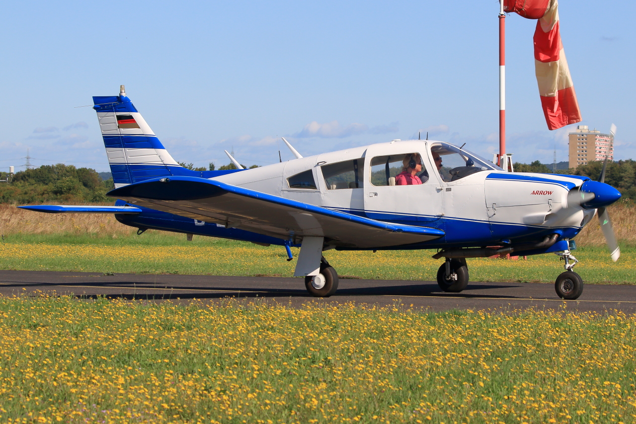 Privat, D-EGKK, Piper PA-28R-200 Arrow II, S/N: 28R-7335442. Bonn-Hangelar (EDKB) am 26.08.2023.