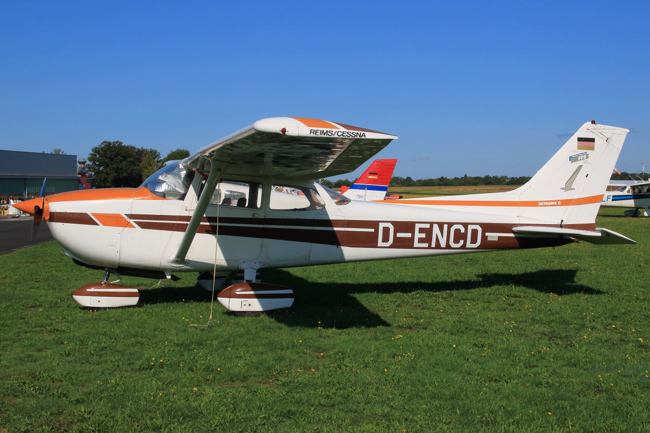 Privat, D-ENCD, Reims-Cessna F172N Skyhawk II, S/N: F17201795. Bonn-Hangelar (EDKB) am 26.08.2023.