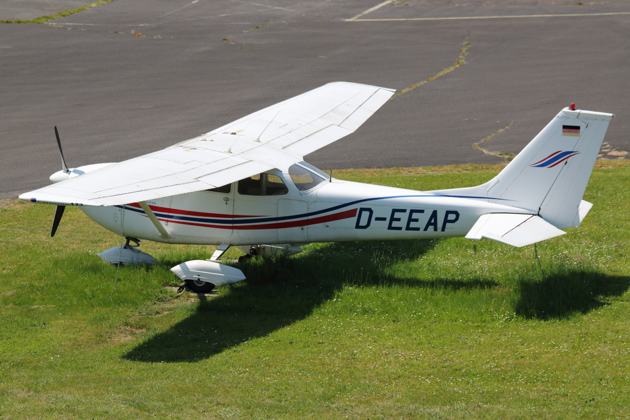 Private, D-EEAP, Reims-Cessna FR172F Reims Rocket, S/N: FR17200067. Bonn-Hangelar (EDKB), 27.05.2023.