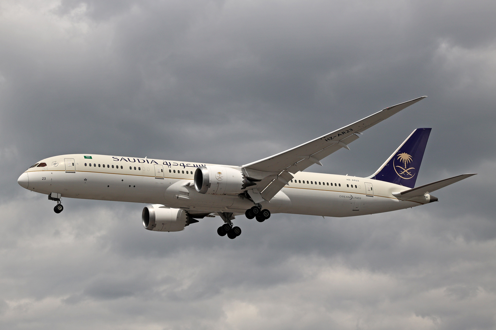 Saudi Arabian Airlines, HZ-AR23, Boeing B787-9, msn: 40049/683, 03.Juli 2023, LHR London Heathrow, United Kingdom.