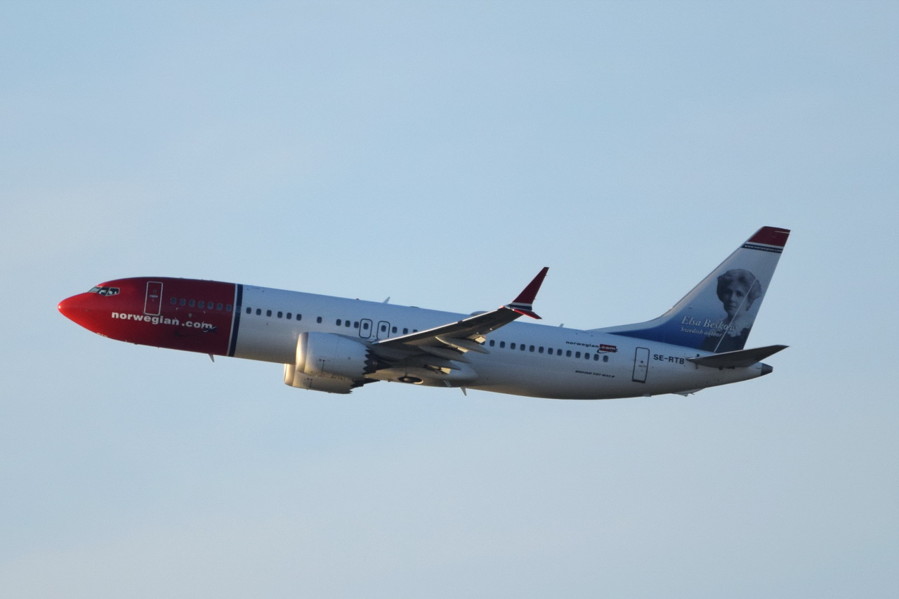 SE-RTB , Norwegian Air Sweden AOC , Boeing 737-8 MAX , Berlin-Brandenburg  Willy Brandt  , BER , 07.10.2022 ,