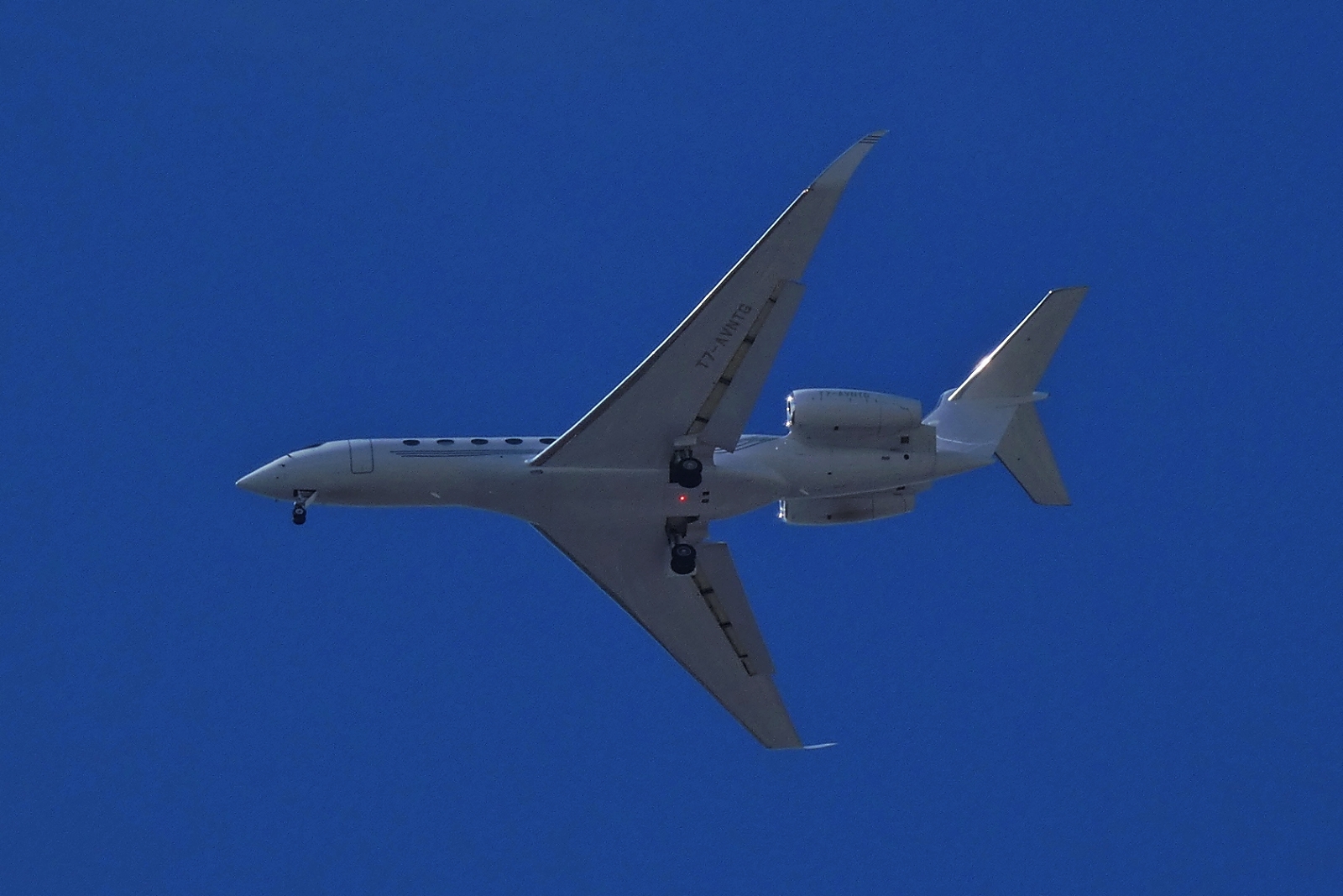 T7-AVNTG  Gulfstream G700, Elith‘Avia, beim Anflug auf den Flughafen �ber Wien. 04.05.2026