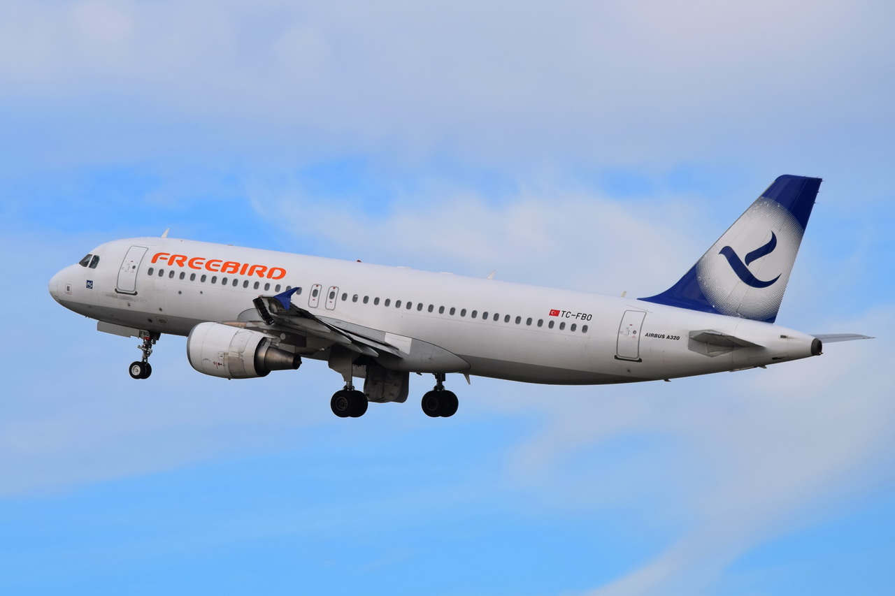 TC-FBO , Freebird Airlines , Airbus A320-214 , 05.10.2022 , Berlin-Brandenburg  Willy Brandt  , BER , 