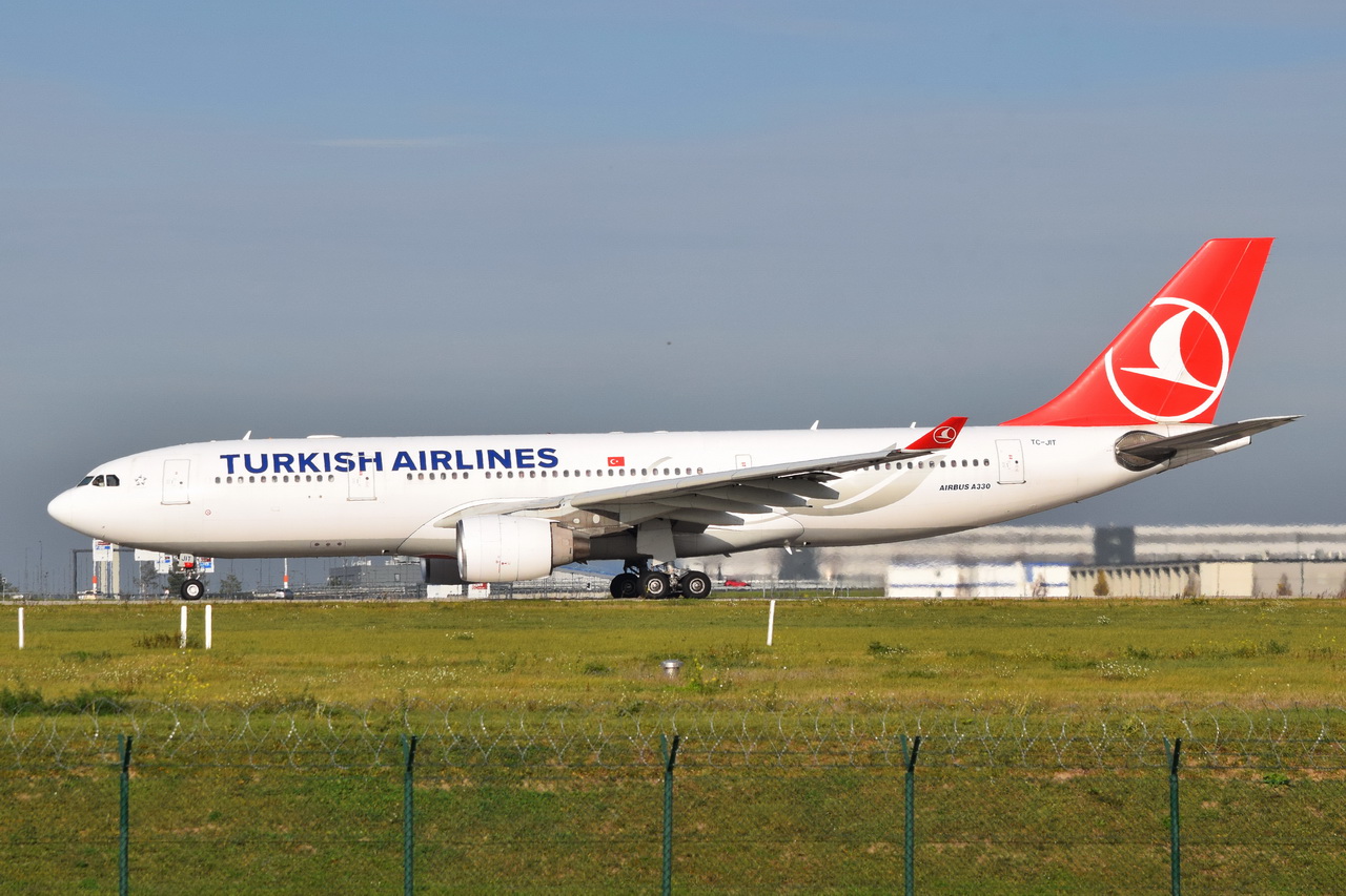 TC-JIT , Turkish Airlines , Airbus A330-223 ,  12.11.2022 , Berlin-Brandenburg  Willy Brandt  , BER , 