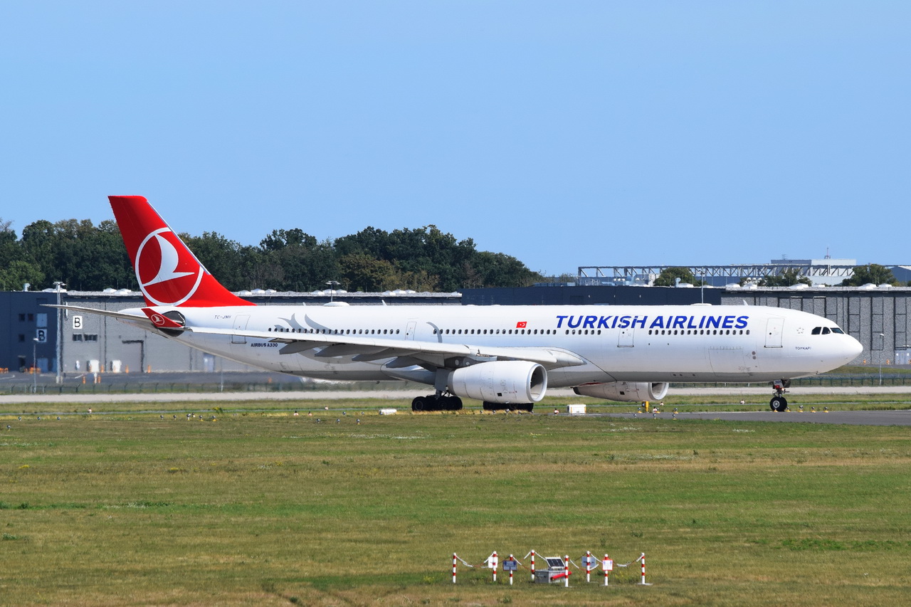 TC-JNH , Turkish Airlines , Airbus A330-343 , 04.09.2022 , Berlin-Brandenburg  Willy Brandt  , BER , 