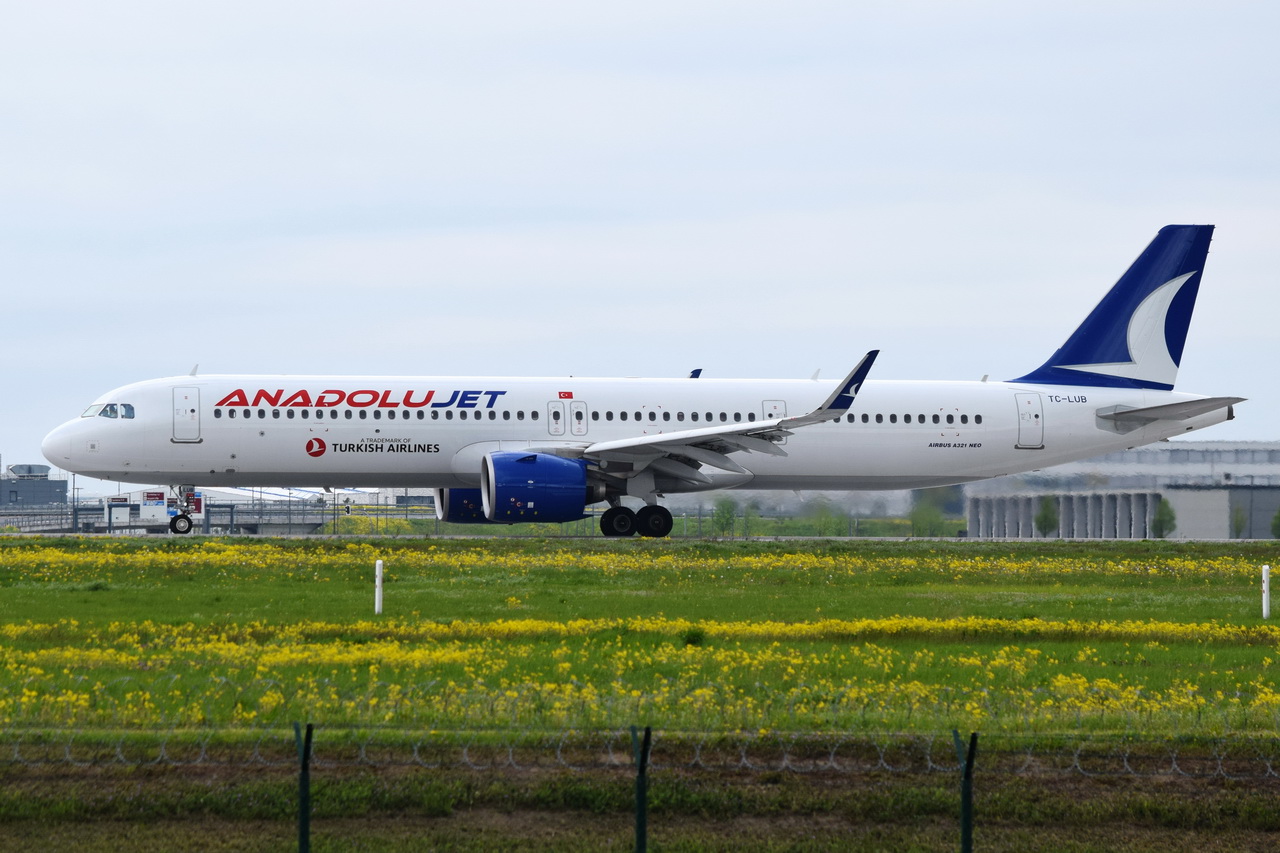 TC-LUB , Anadolu Jet , Airbus A321-271NX ,  02.05.2023 , Berlin-Brandenburg  Willy Brandt  , BER , 