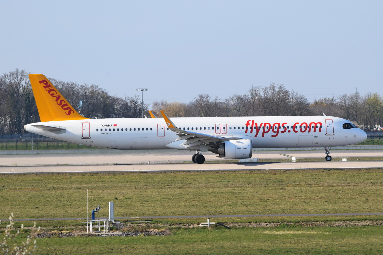 TC-RBJ , Pegasus , Airbus A321-251NX , 09.04.2023 , Berlin-Brandenburg  Willy Brandt  , BER , 