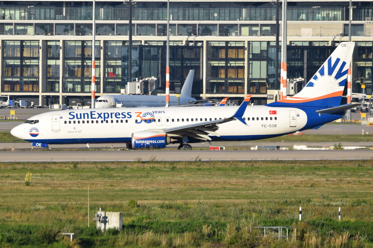 TC-SOE , SunExpress , Boeing 737-8HC(WL) , Berlin-Brandenburg  Willy Brandt  , BER , 07.10.2022 ,