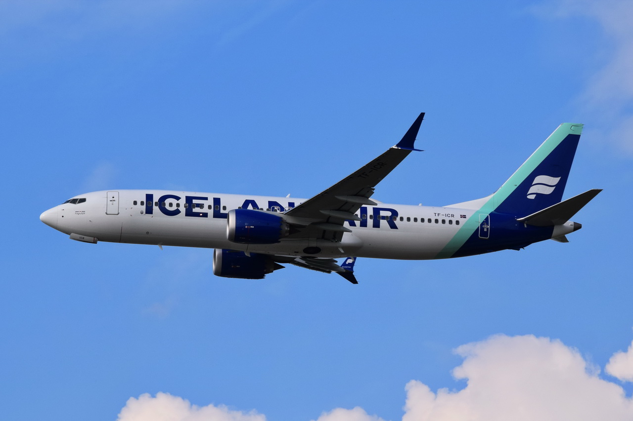 TF-ICR , Icelandair , Boeing 737-8 MAX , Berlin-Brandenburg  Willy Brandt  , BER , 25.09.2022 ,
