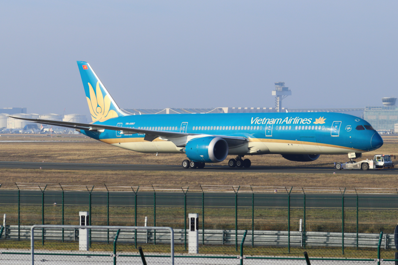 Vietnam Airlines Boeing 787-9 Dreamliner VN-A867 wird zum Gate geschleppt in Frankfurt 22.1.2026