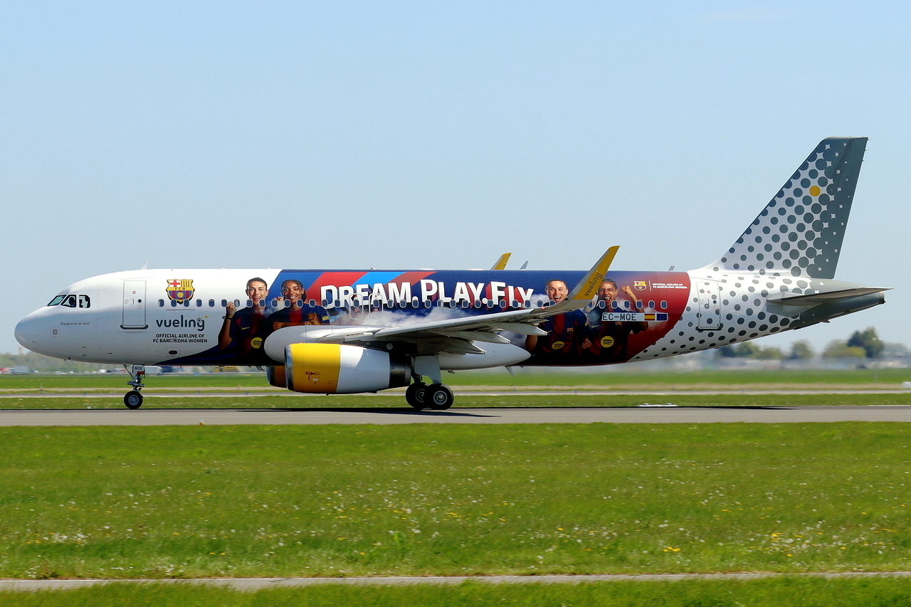 Vueling Airbus A320-232 EC-MQE beim Start in Amsterdam 28.4.2026