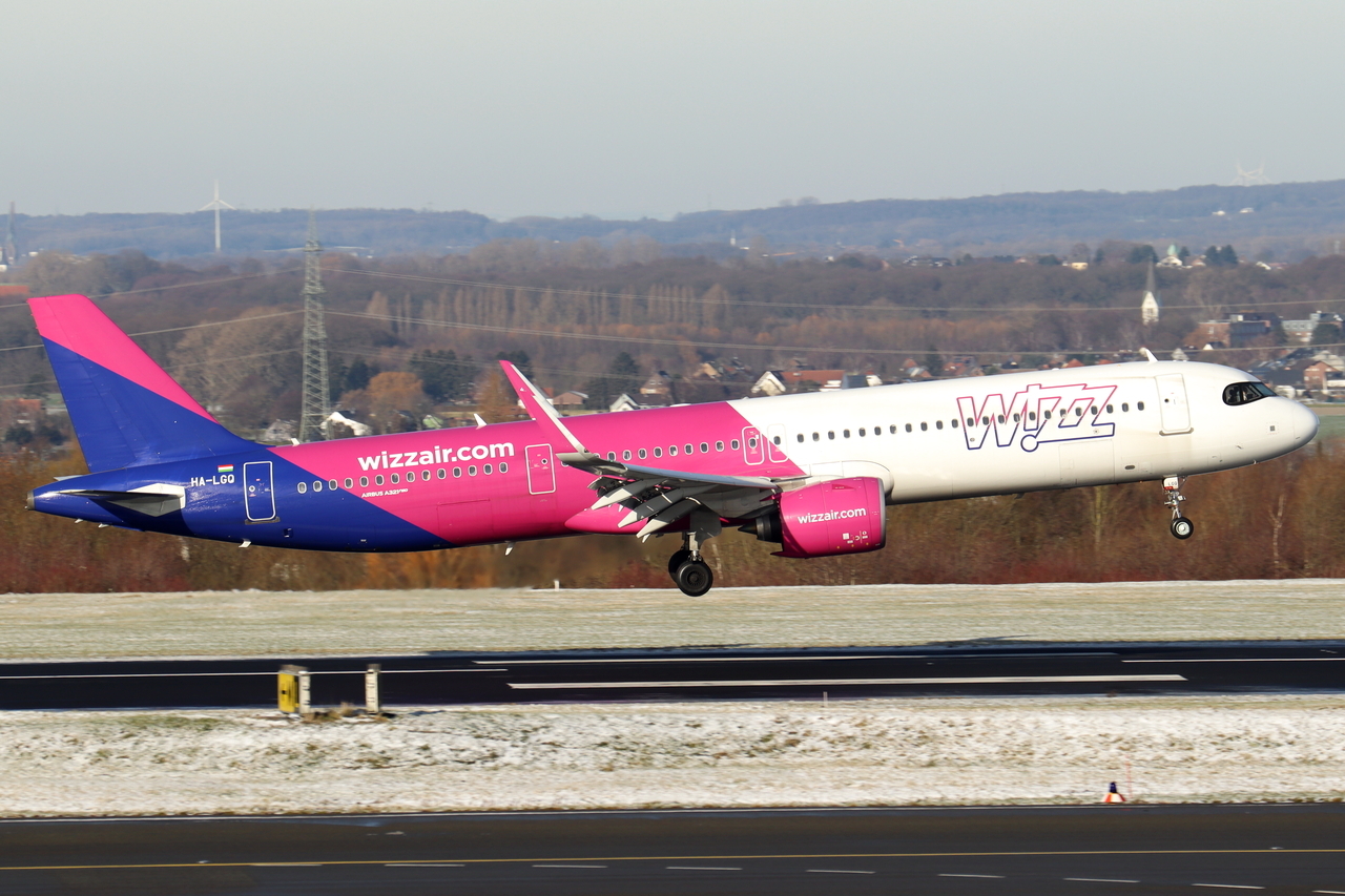 Wizz Air Airbus A321-271NX HA-LGQ bei der Landung in Dortmund 11.1.2026