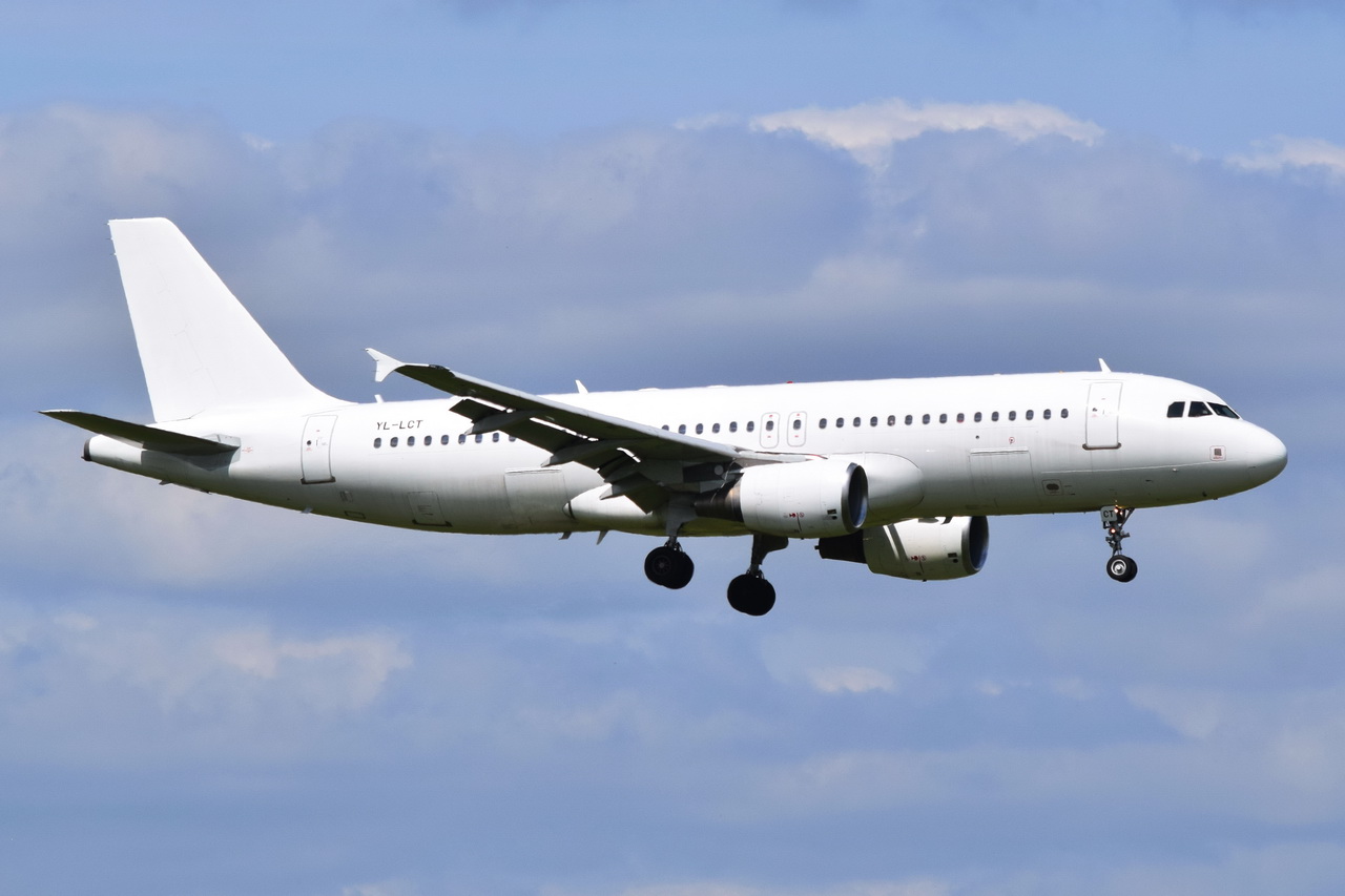 YL-LCT , SmartLynx , Airbus A320-214 , Berlin-Brandenburg  Willy Brandt  , BER ,18.05.2023 