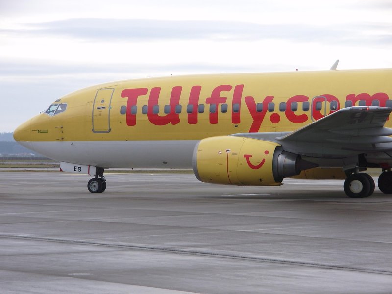 01.12.2007: Boeing 737-300 (D-AGEG) Nahaufnahme kurz vor dem Start von Memmingen nach Rom-Fiumicino.