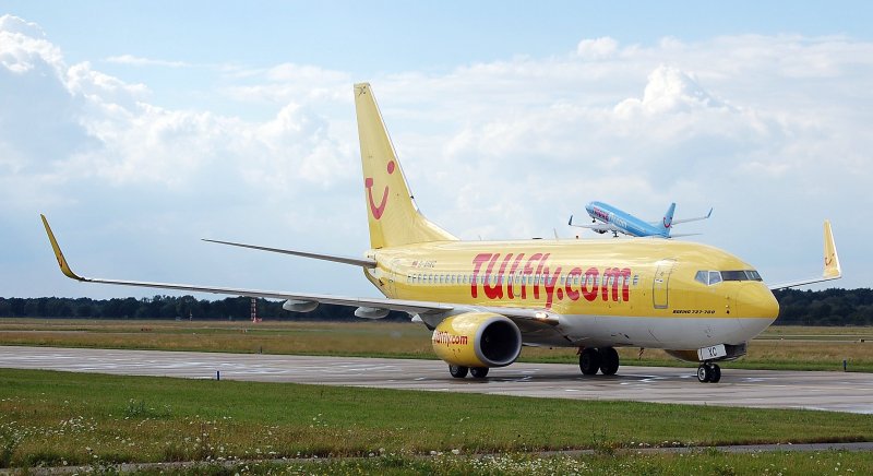 04.04.08 Neue Lackierung trifft auf die alte von Tuifly.