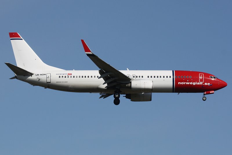 20.03.09 das erste mal einen DY 738 in HAM. Dank geht an meinen Arbeitskollegen Axel der mir morgens eine SMS schrieb.