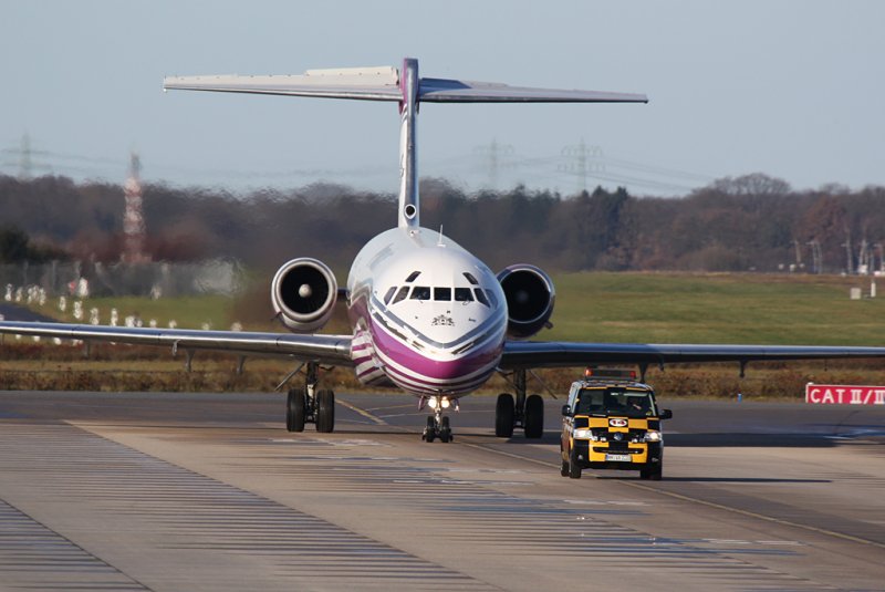 22.11.08 Besuchte uns die MD87 von Pronair, sie brachte die Handballmanschaft vom FC Barcelona nach Hamburg.