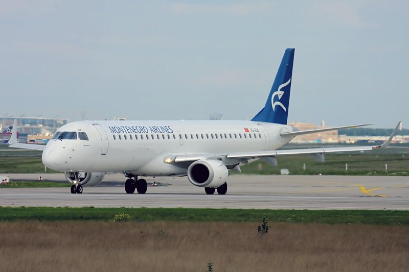 40-AOA, ERJ195, Frankfurt EDDF/FRA, 18.09.08, Montenegro Airlines ERJ195 line up RW18W (EOS40D + Sigma 50-500)