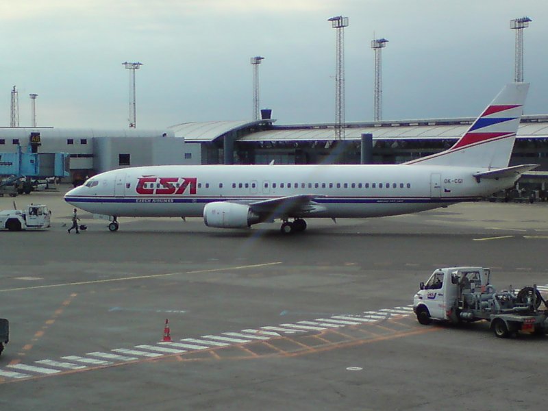 737-400 OK- CGI der CSA in Kopenhagen bei rausrollen aus der Parkposition