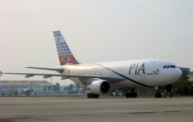A 310-325-ET am ButhoAirport in Islamabad - Februar 2009 
