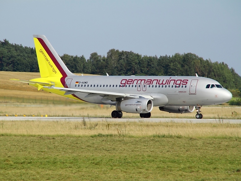 A319 D-AGWD von Germanwings beim Start in Dresden am 19.8.2009.