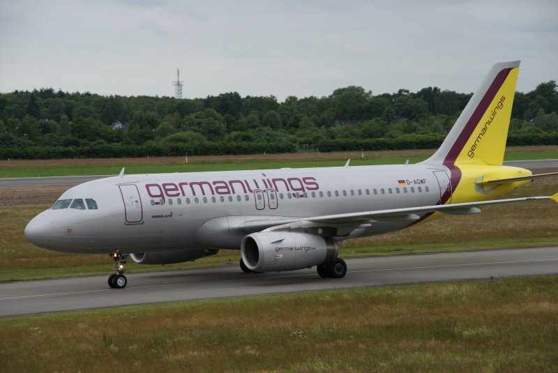 A319 der Germanwings auf dem Flughafen Hamburg nach der Landung