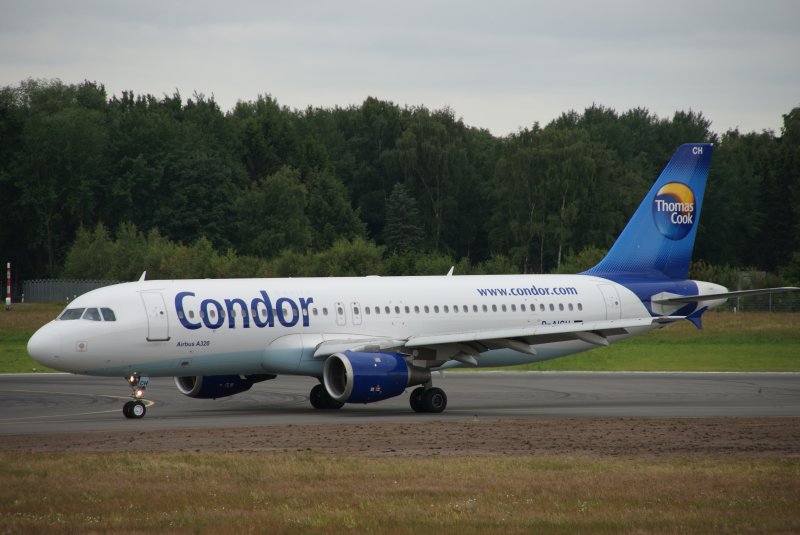 A320 der Condor beim Start auf dem Flughafen Hamburg