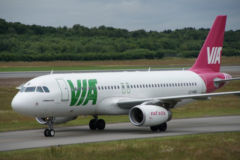 A320 der VIA auf dem Flughafen Hamburg nach der Landung