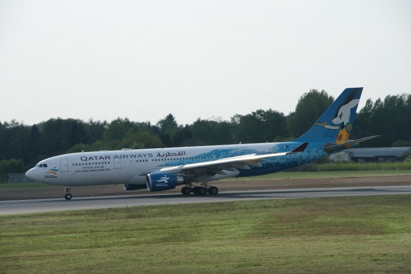A330 der Qatar Airways auf der Landung auf dem Weg zur Lufthansa Technik