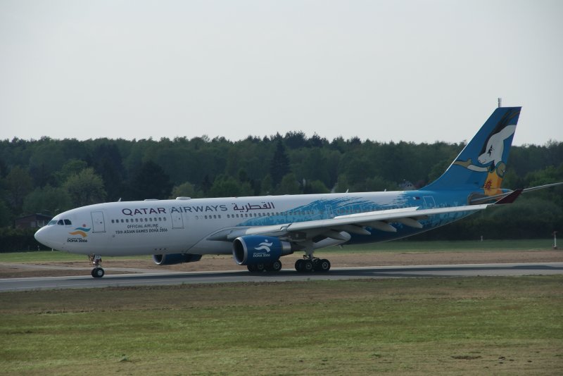 A330 der Qatar Airways auf der Landung auf dem Weg zur Lufthansa Technik