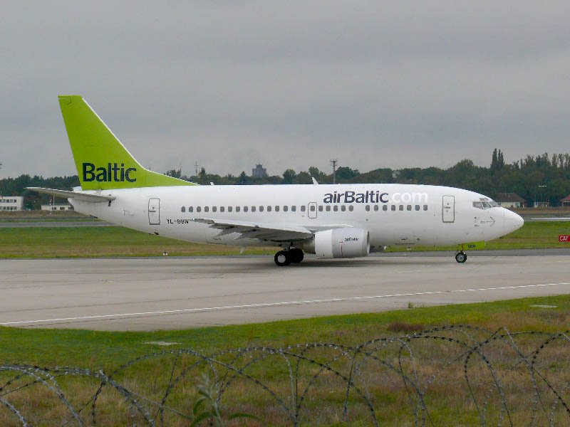 Air Baltic 735 YL-BBN Berlin TXL 29.09.2007