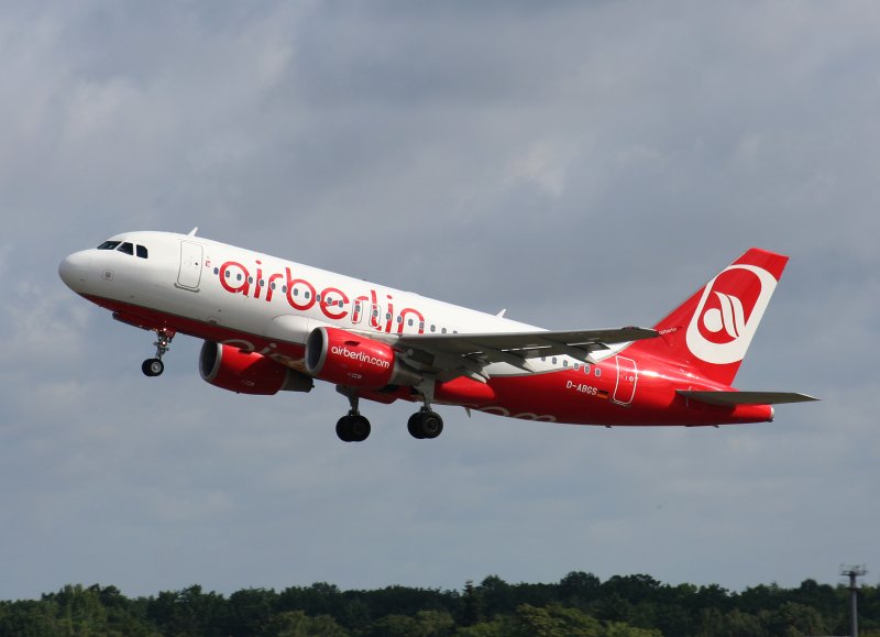 Air Berlin A 319-112 D-ABGS beim Start in Berlin-Tegel am 26.07.2009
