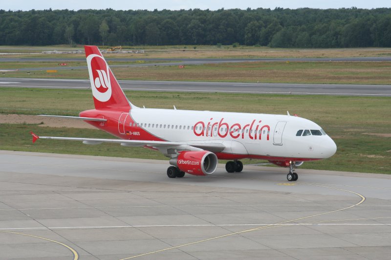 Air Berlin A 319-112 D-ABGS bei der Ankunft in Berlin-Tegel am 26.07.2009
