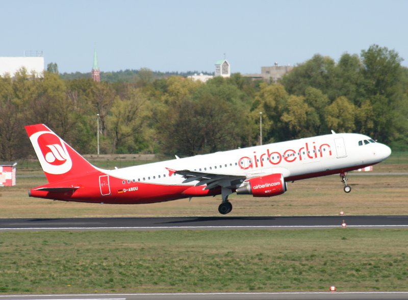 Air Berlin A 320-214 D-ABDU beim Start in Berlin-Tegel am 19.04.2009