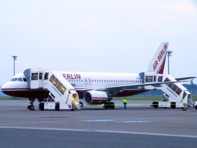 Air Berlin aus Tegel entlsst seine Passagiere