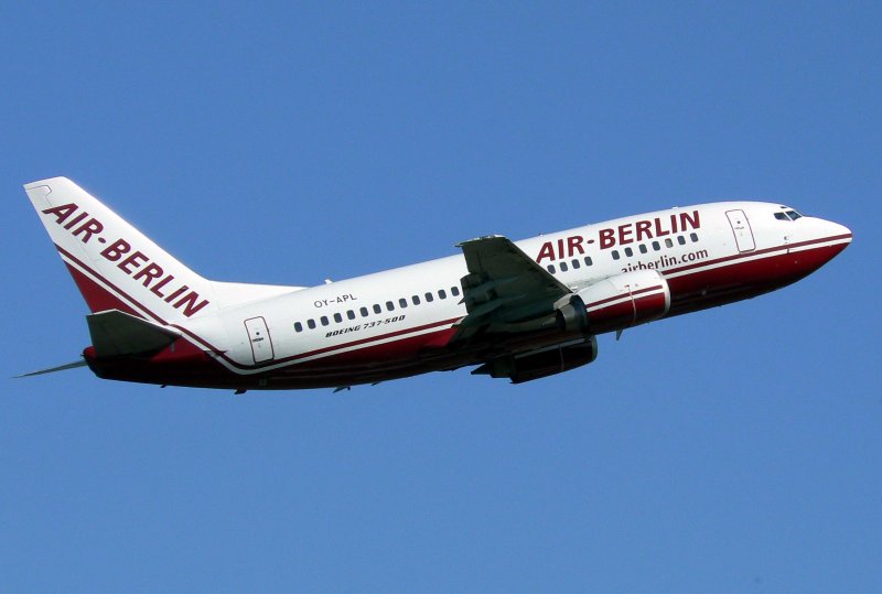 Air Berlin B 737-5L9 OY-APL beim Start auf dem Flughafen Berlin-Tegel am 05.05.2007