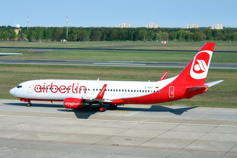 Air Berlin B 737-86J D-ABKD , eines der neusten Flugzeuge der Airline, am 19.04.2009 auf dem Flughafen Berlin-Tegel
