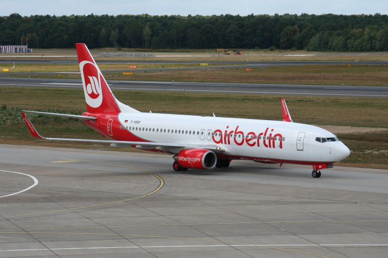 Air Berlin B 737-86J(WL) D-ABBF bei der Ankunft auf dem Flughafen Berlin-Tegel am 14.08.2009