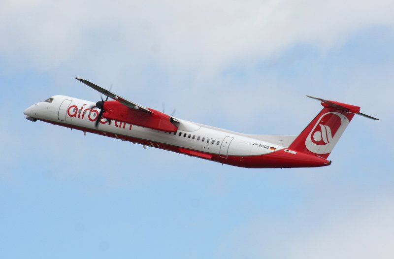 Air Berlin De Havilland Canada DHC-8-402Q D-ABQD beim Start in Berlin-Tegel am 26.07.2009