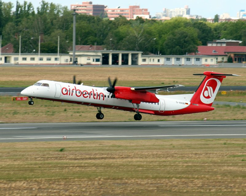 Air Berlin De Havilland Canada DHC-8-402Q D-ABQB beim Start in Berlin-Tegel am 14.08.2009