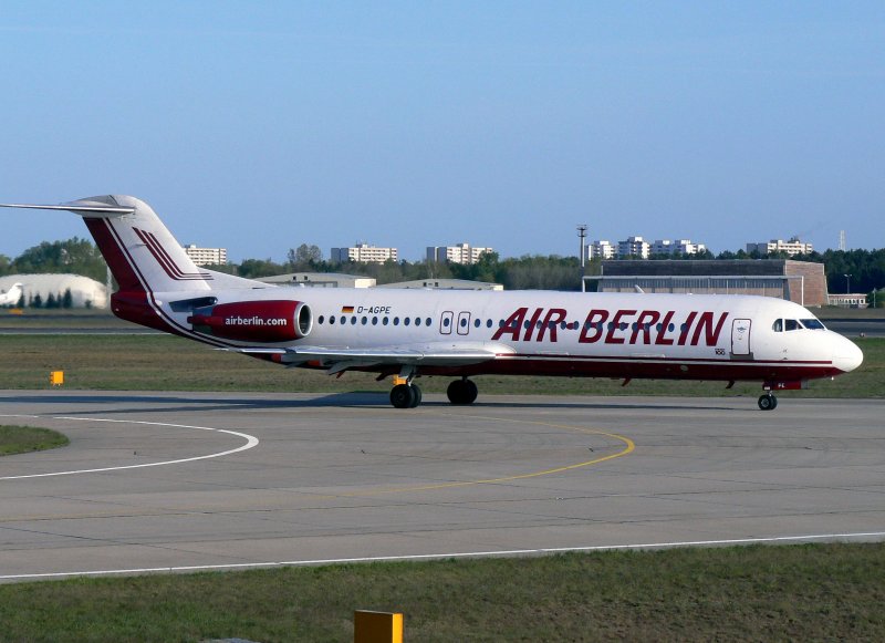 Air Berlin Fokker 100 D-AGPE am 21.04.2007 auf dem Flughafen Berlin-Tegel