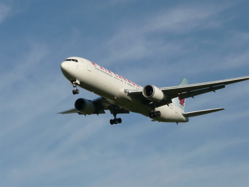 Air Canada Boeing 767-300 aus Toronto im Endanflug auf Zrich-Kloten (7.8.08).